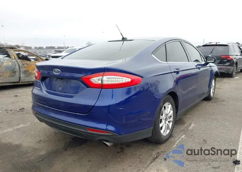 2015 Ford Fusion S z USA, uszkodzony, nr VIN 3FA6P0G75FR272924